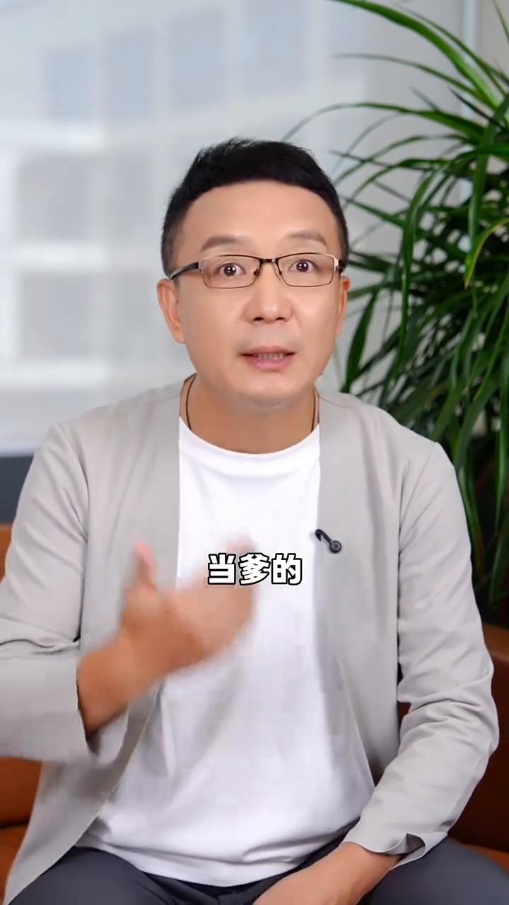 独自带娃的妈妈谁都没有资格说她。
这段话说出了所有妈妈的心酸，也戳中了无数家庭的