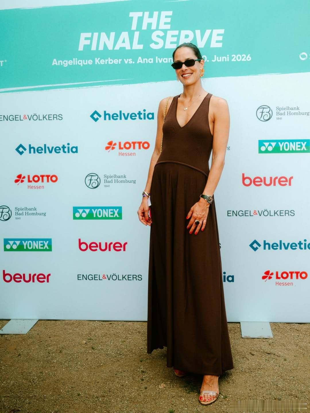 郑钦文和众女星亮相巴特洪堡文女有没有和科贝尔照一张？wta温网2026 郑钦文亮