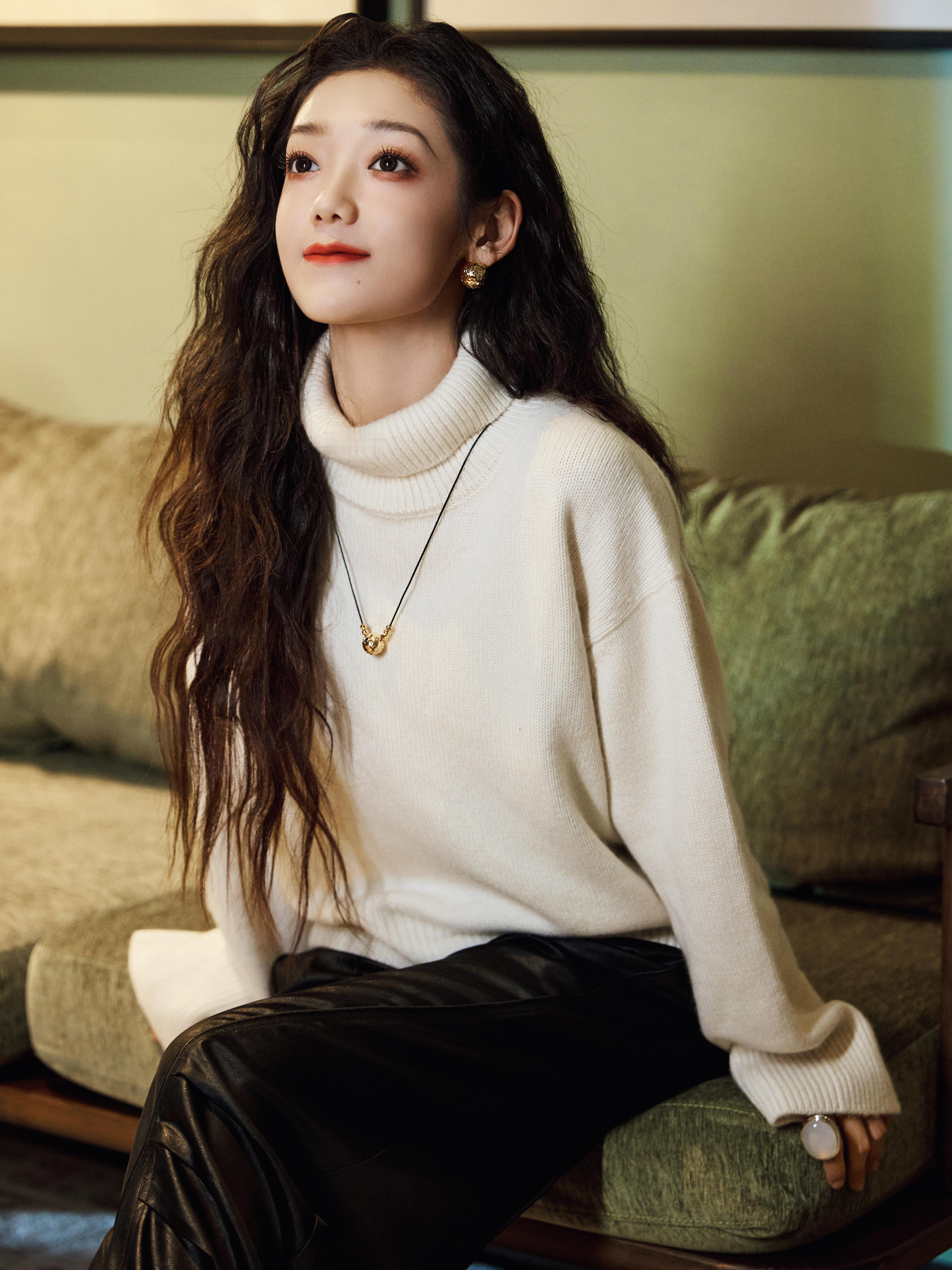 希林娜依高[超话] 在复制粘贴的时代，你是手写的诗[鲜花] ​​​