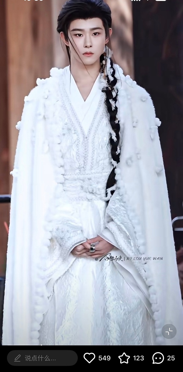 老四把他当公主一样打扮啊 