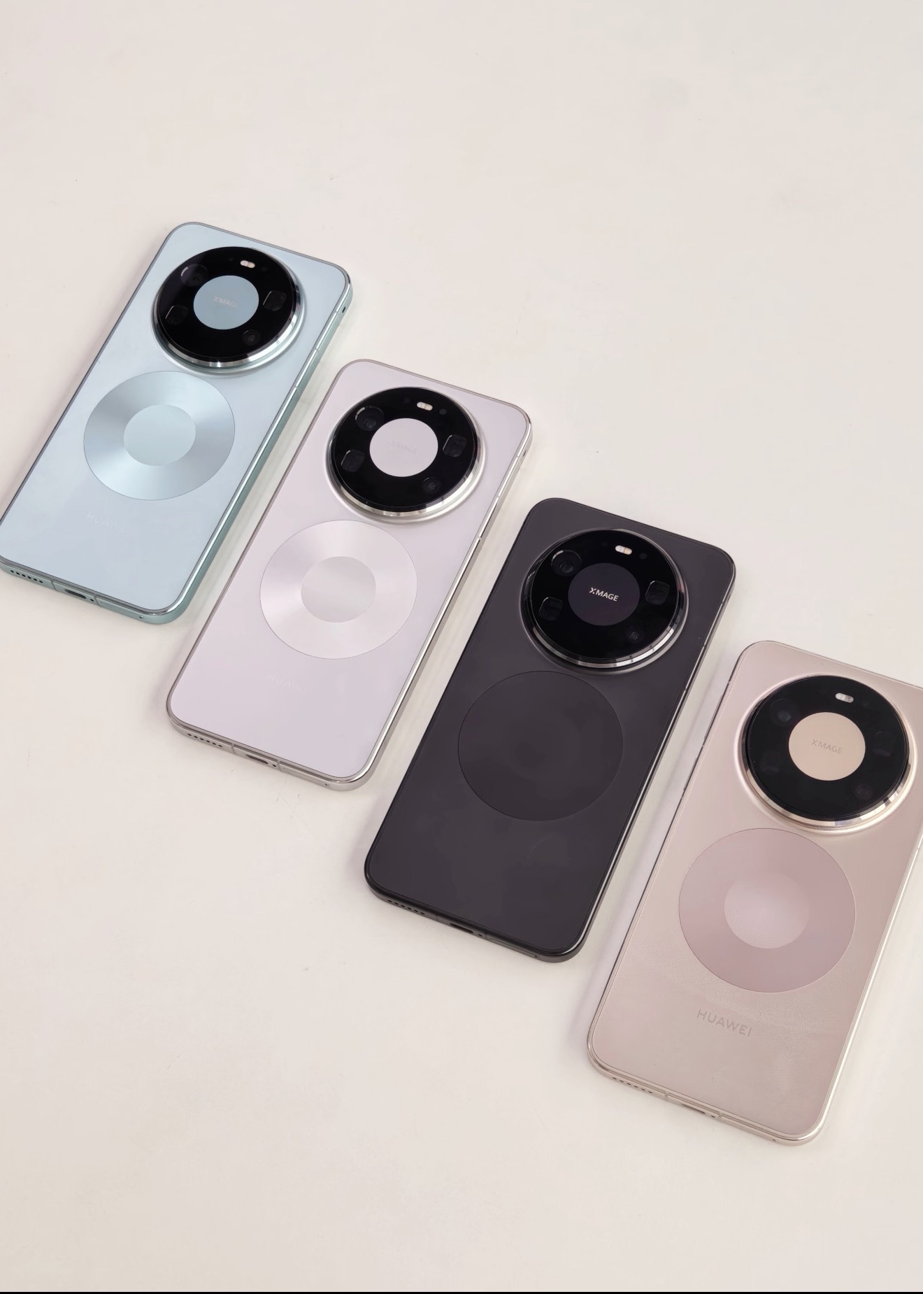 华为鸿蒙路过华为门店进去感受了下Mate 80 RS非凡大师，手感好绝！还有Ma