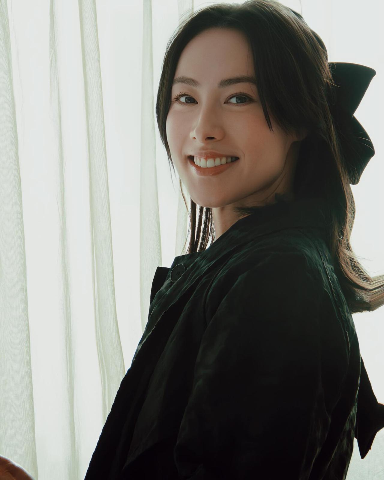 香港著名女星梁洛施近照，她已经生了三个孩子，颜值一直都保持这么好看