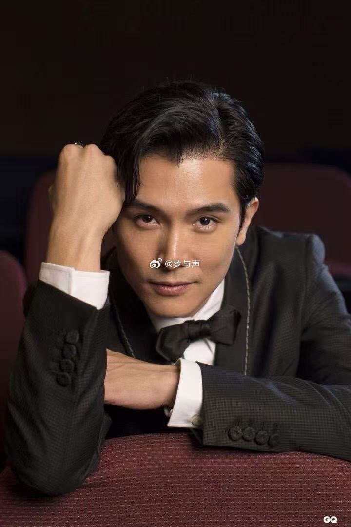 郑恺刘浩存邱泽同框越品越害怕 郑恺刘浩存邱泽的同框名场面，每一个表情都藏着故事，