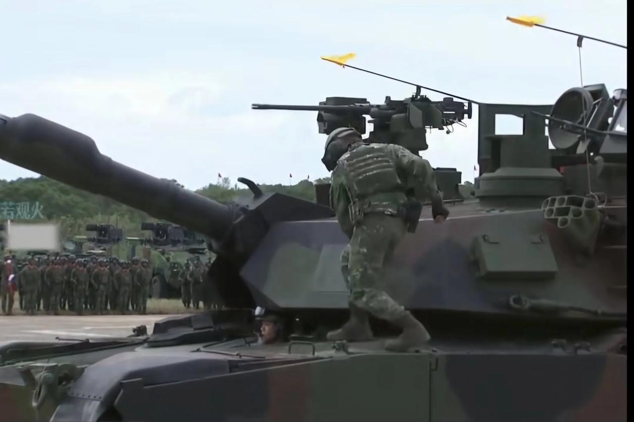 M1A2T：搞毛线呢？咋咋呼呼的！
蛙兵：没事，给你接个风。
M1A2T：吓我一