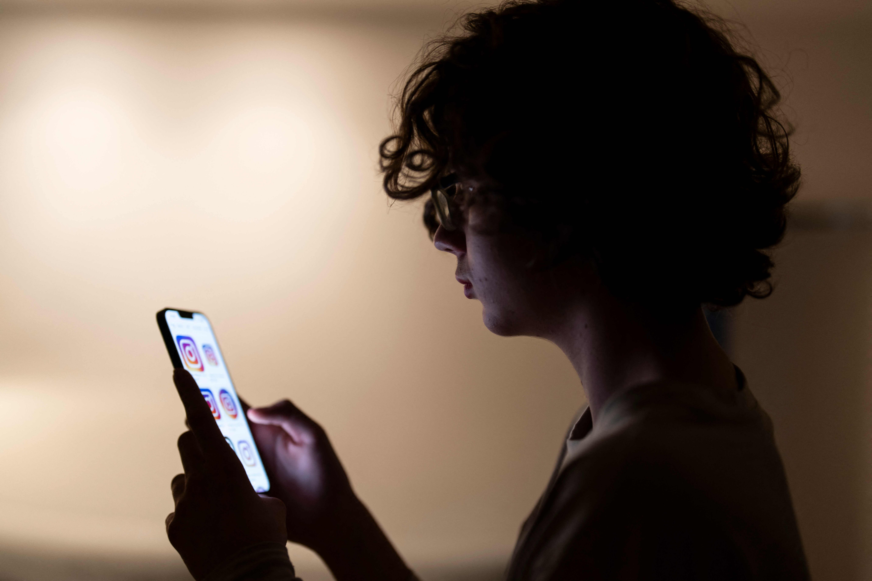 #过度屏幕使用严重影响青少年身心健康# 【家庭挑战：#如何防止儿童屏幕成瘾#？】