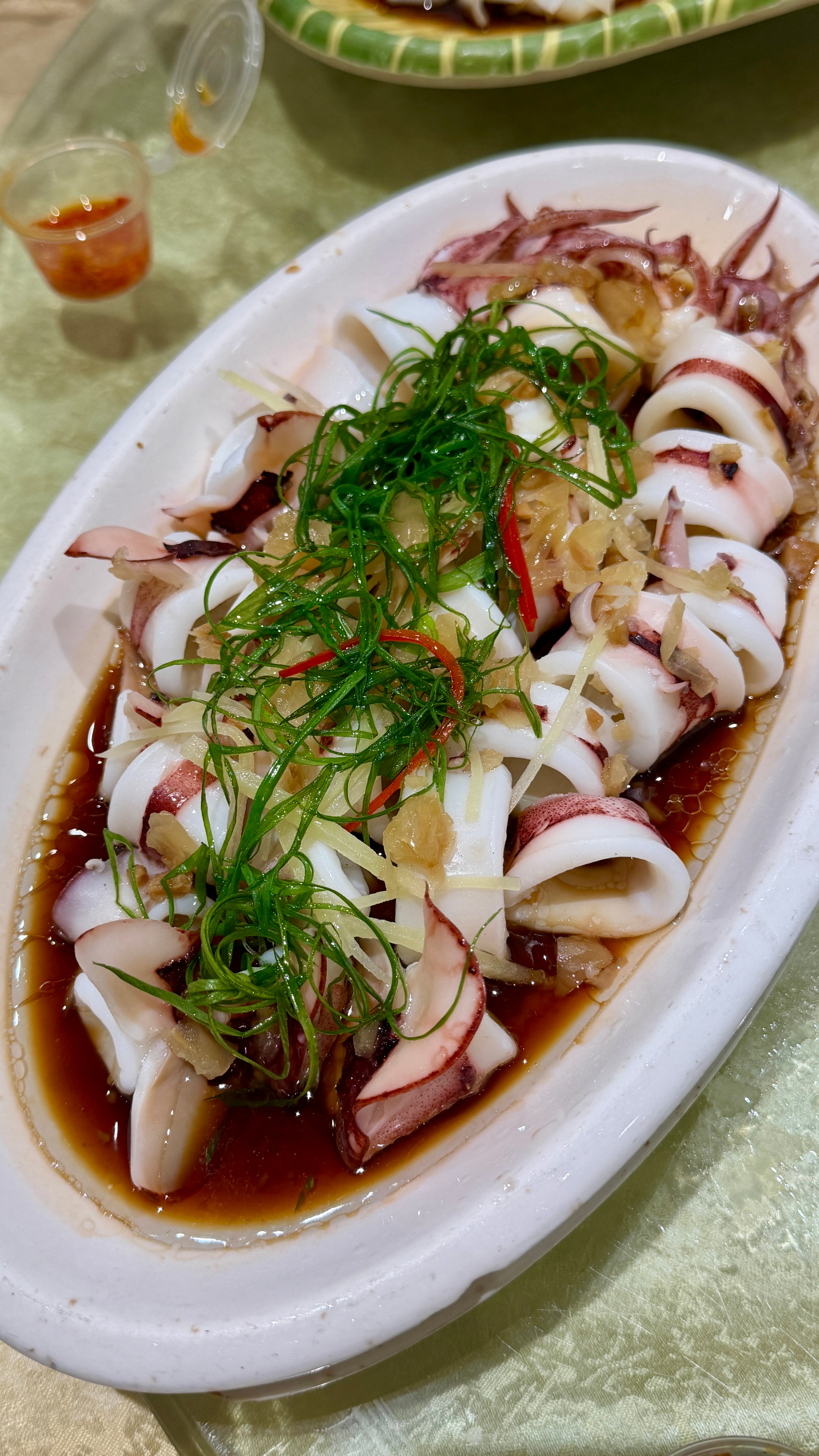 山里土著进城了，这边天气也比丽江热了，人也吃得清淡🐔🦑了，吃完练一下攀岩🧗