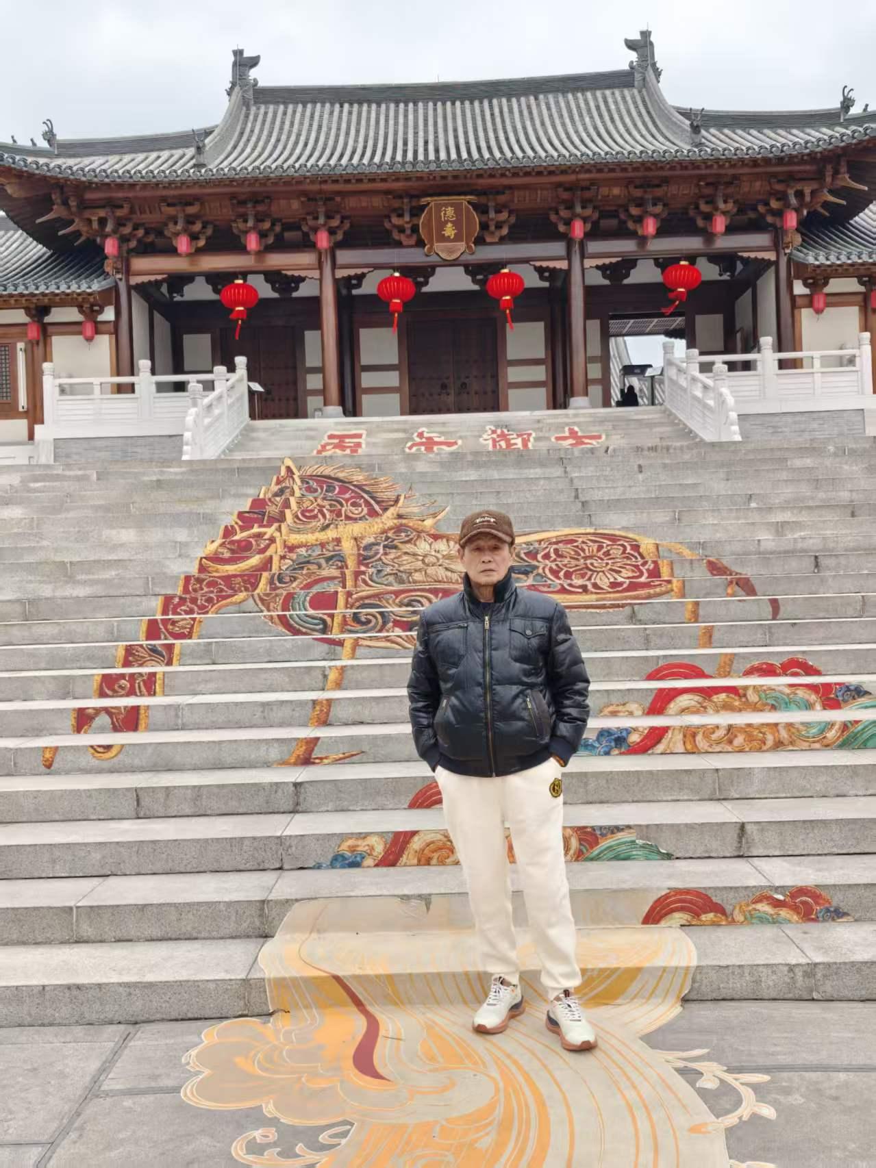 用一个词表示你的年龄古稀老人任飞翔。