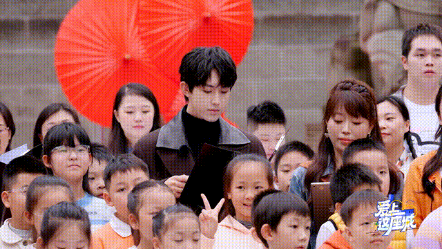 6位艺人百位素人组合把我唱哭了 家人们谁懂啊！这个综艺里6位艺人和百位素人的合唱