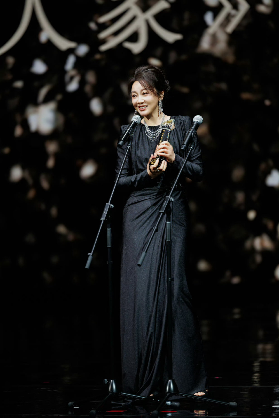 闫妮提名金鹰奖闫妮金鹰奖最佳女主角提名第33届金鹰奖最佳女主角提名名单官宣，闫妮
