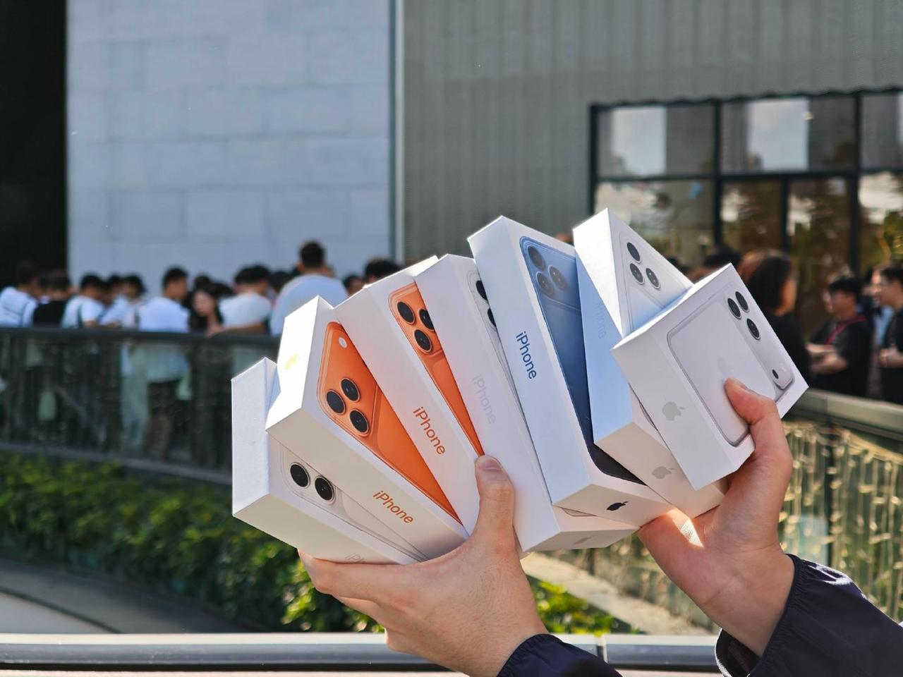 【iPhone17中国市场卖爆】
注意，主要是基础版!
据博主“RD观测”给出的