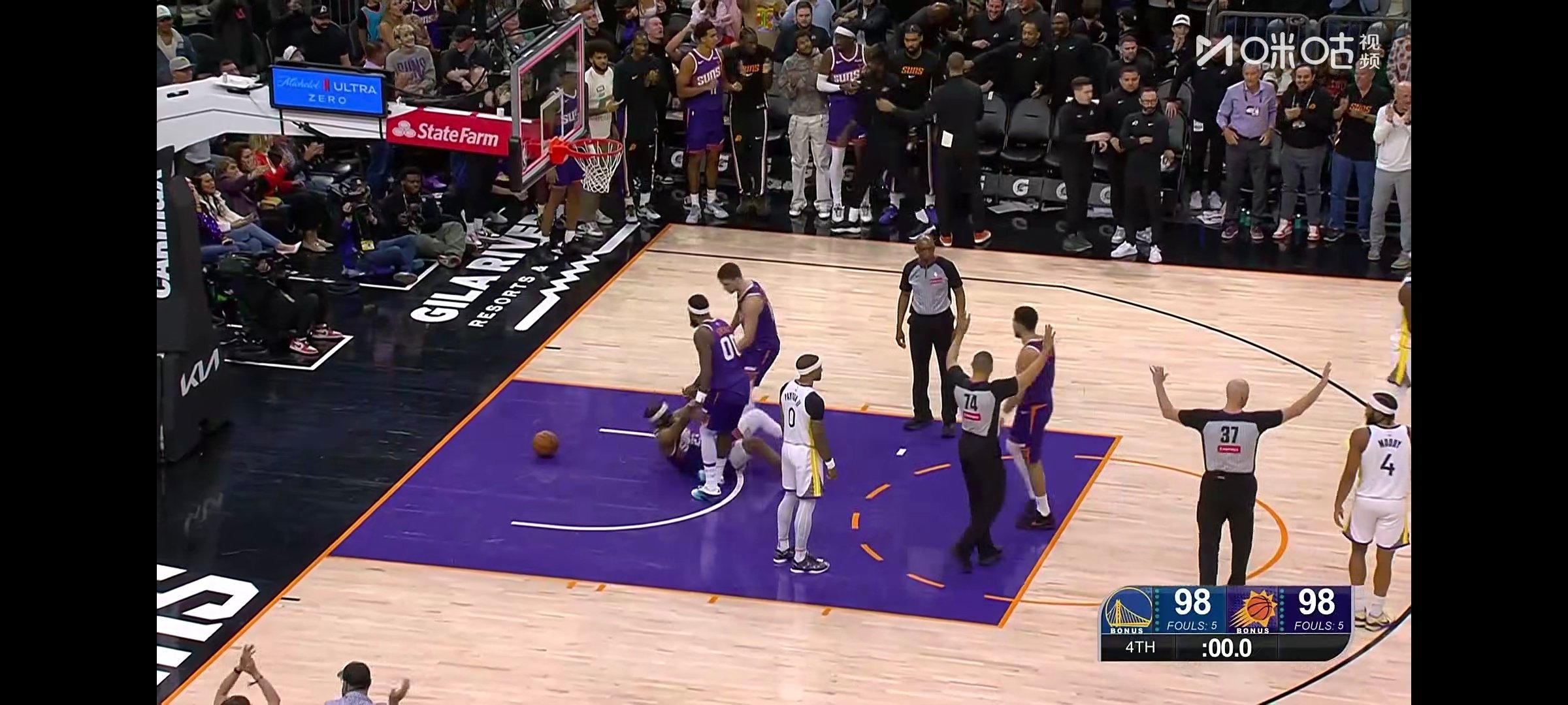 古德温立功了！前场篮板被对方犯规，只要罚中一个就赢了勇士vs太阳狄龙拳锤库里胸口