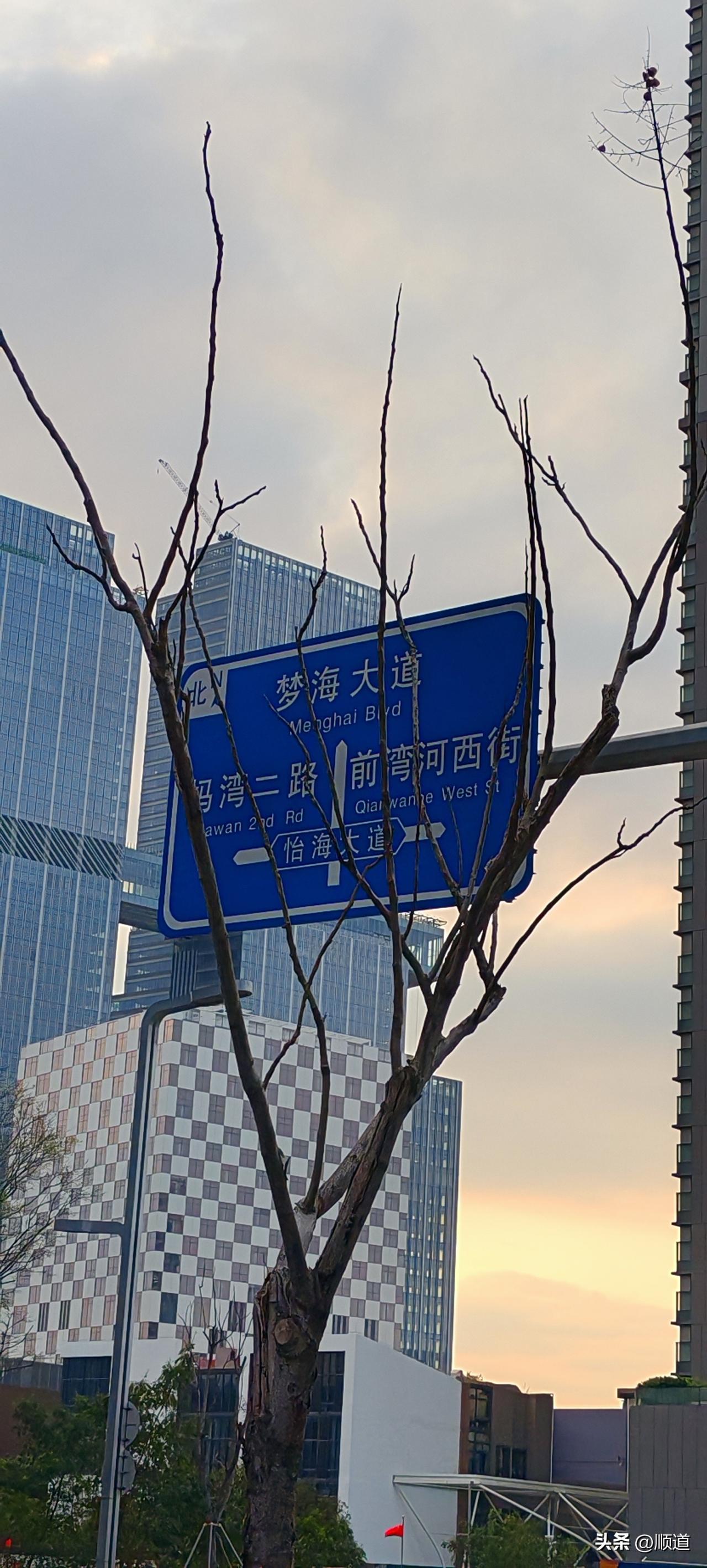 女子和老公二婚二十年了，各带一个儿子，又生个女儿14岁了。
女子有正式工作，老公