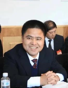 真正的有钱人：外逃的鸡西原副市长李传良
10月11日，《人民法院报》公告显示，李