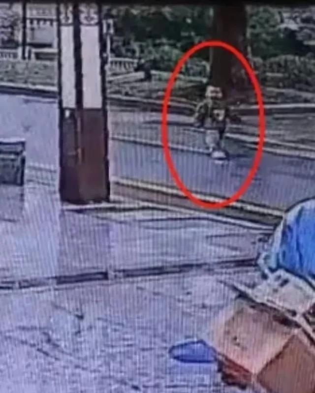 无锡的小泽溪这孩子，现在已经确认不在了。生前最后的画面也被传出来了。从视频里看，