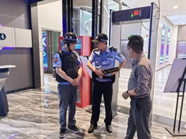 扫楼清街·守护安宁丨光明治安派出所开展娱乐场所集中清查