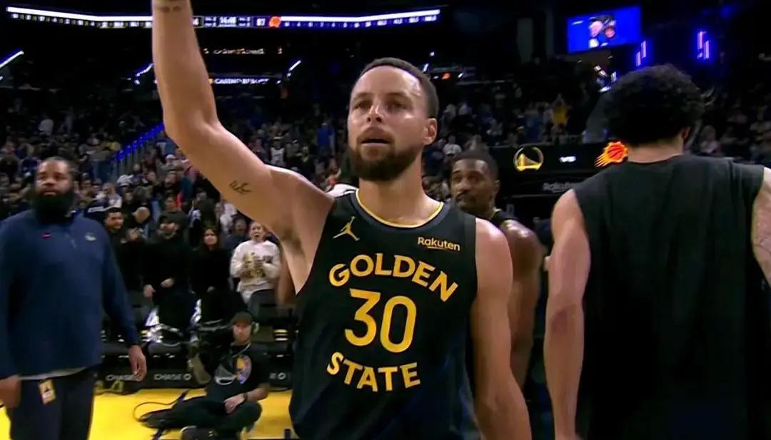 勇士赢球，评论区直接炸了：库里不扔三分也能打？
 
对，28+9+7，正负值+1