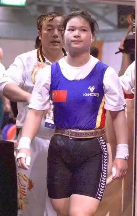 2003年，奥运冠军陈晓敏，卖掉所有金牌，她说：“我要做慈善！”可是，339万到