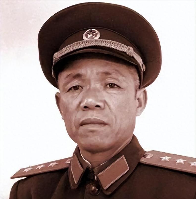 1986年，韩先楚病危，躺在解放军总医院的病房里，却始终放心不下跟了他将近二十年