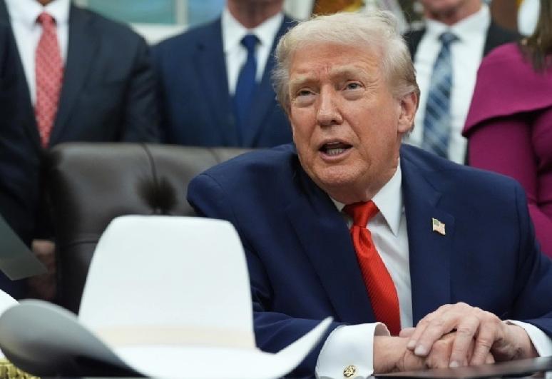 周五，美国总统特朗普分别与泰国看守政府总理阿努廷、柬埔寨首相洪玛奈通电话。随后，