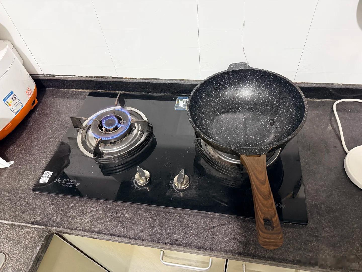 我家里老人做饭，有一个习惯真的让我特别操心：开小火炖东西的时候，特别容易忘了关煤