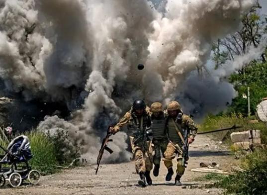 俄乌复活节停火，演成大型“甩锅现场”，打了好几年的俄乌停火刚一结束，就急着跳出来