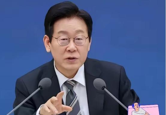 不止台湾是中国的，
李在明最近在韩国教育会议上的一句“自嘲”，意外捅破了一层窗户