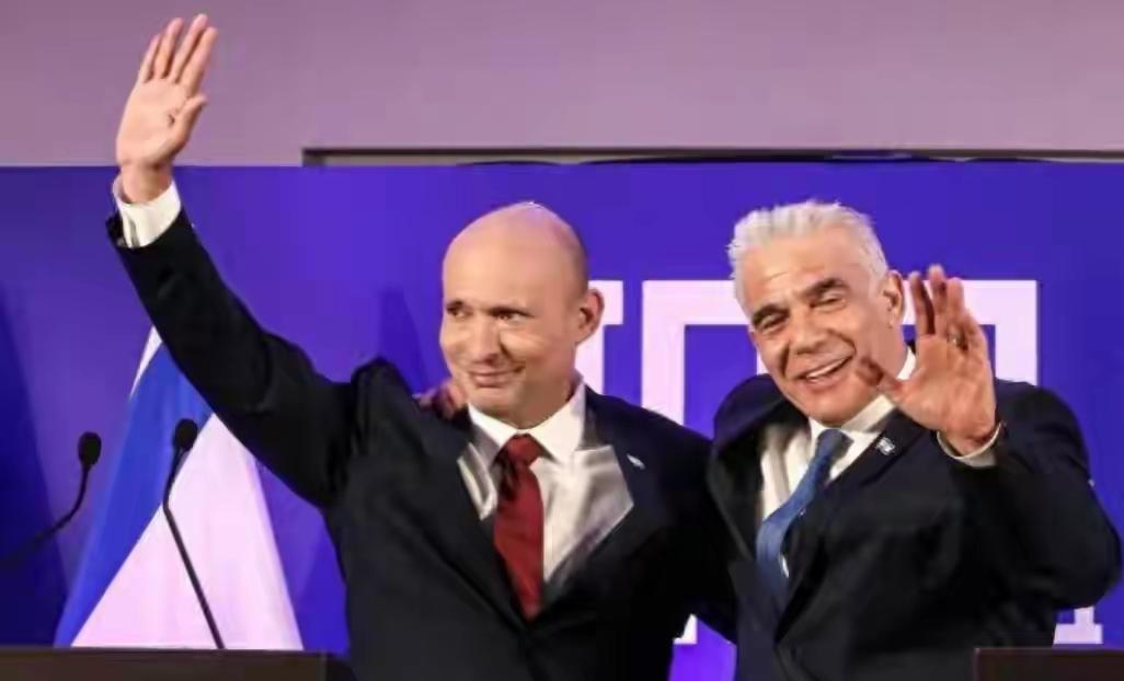 伊朗有救了！内塔尼亚胡大麻烦来了，而且一来就是“三”
 
2026年的春天，中东