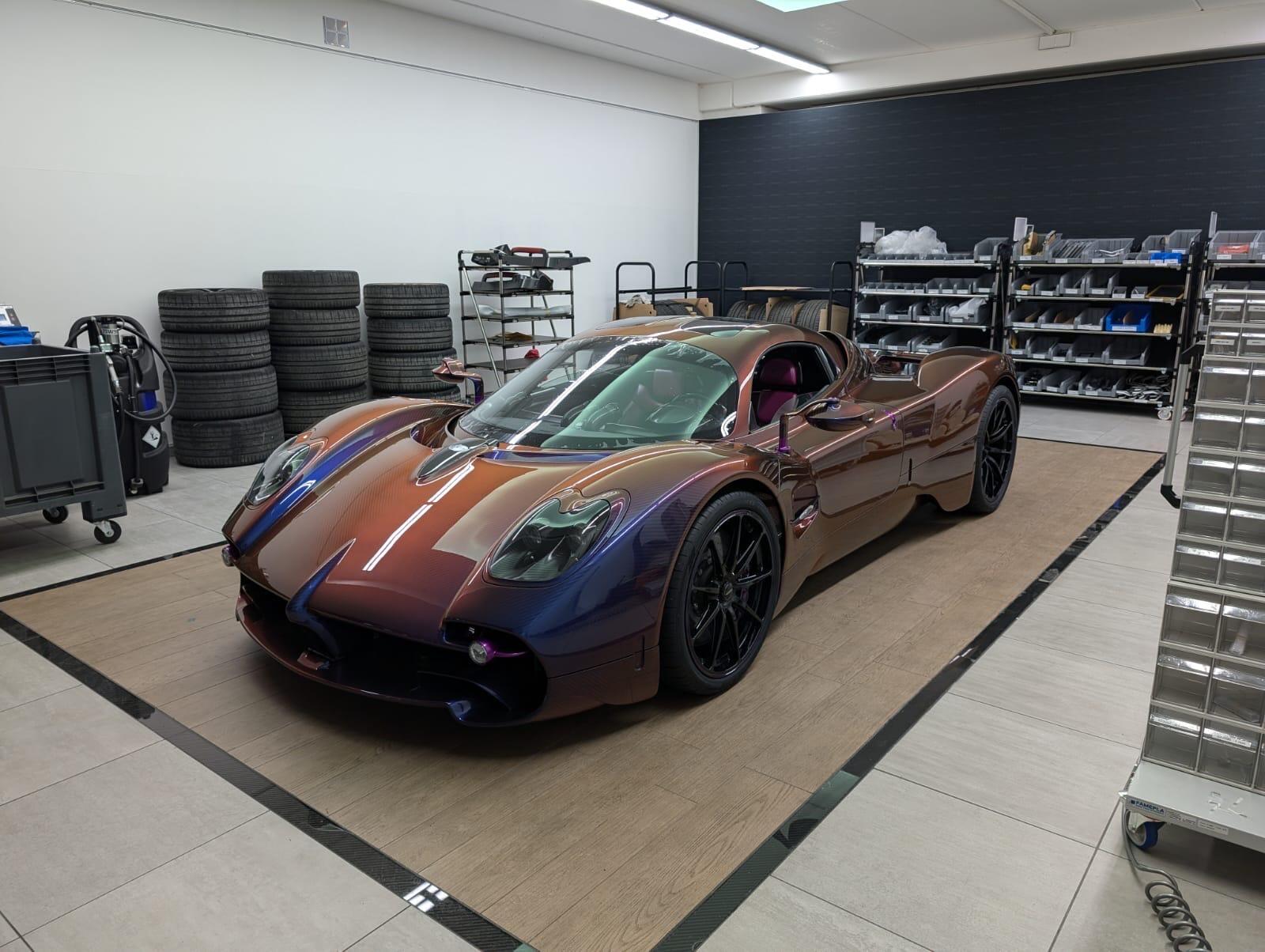 首台渐变Pagani Utopia即将交付到华人车主手中，规格灵感来自...