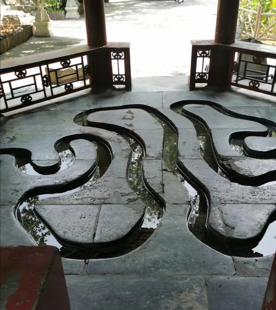 古时候的人太会玩了，
没有手机的快乐与闲情。
古人开派对的时候，
就发明出这么一