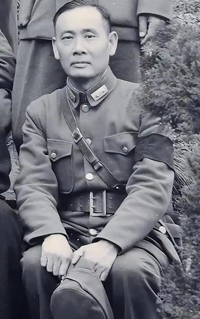 1949年，迪化警察局长刘汉东拿出一份电报，递给马呈祥看，上面写着：我们全家已到