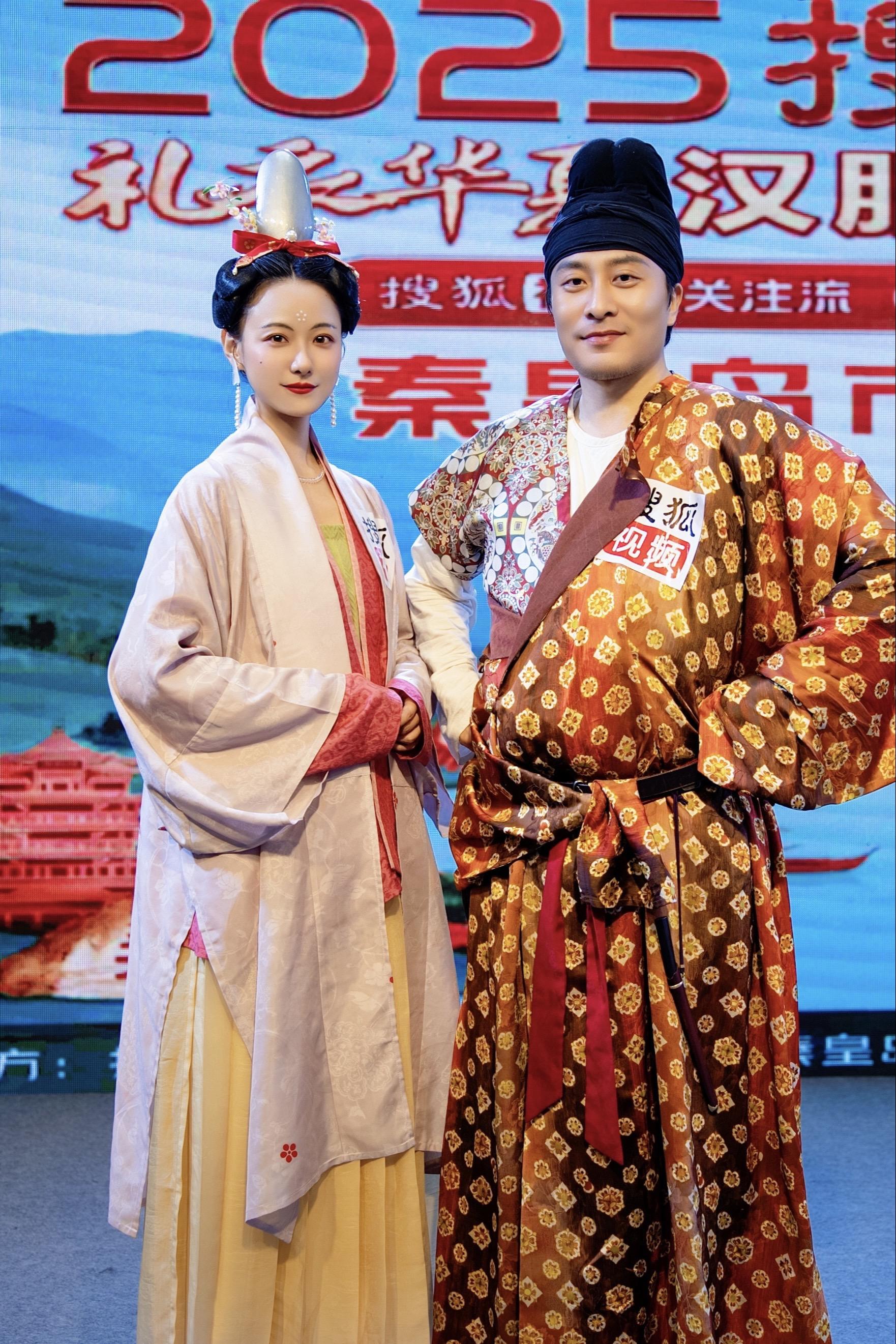 来礼衣华夏汉服模特大赛当评委啦！