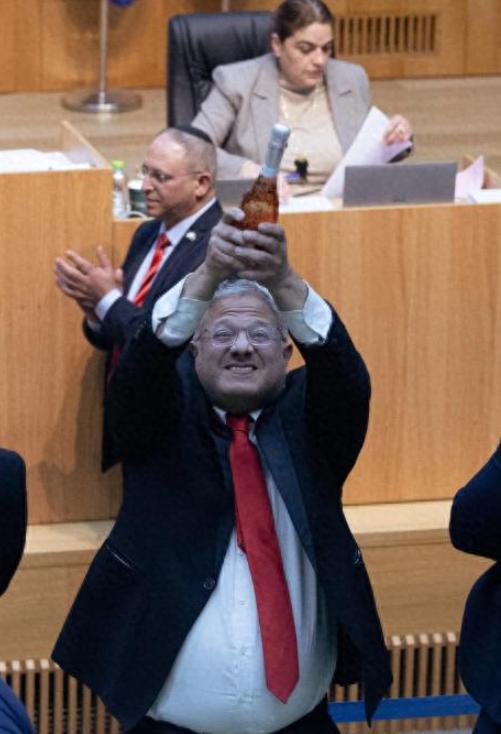 太嚣张了，以色列议会刚通过法案，高官议会就开香槟，叫嚣要“一个个清算”巴勒斯坦人