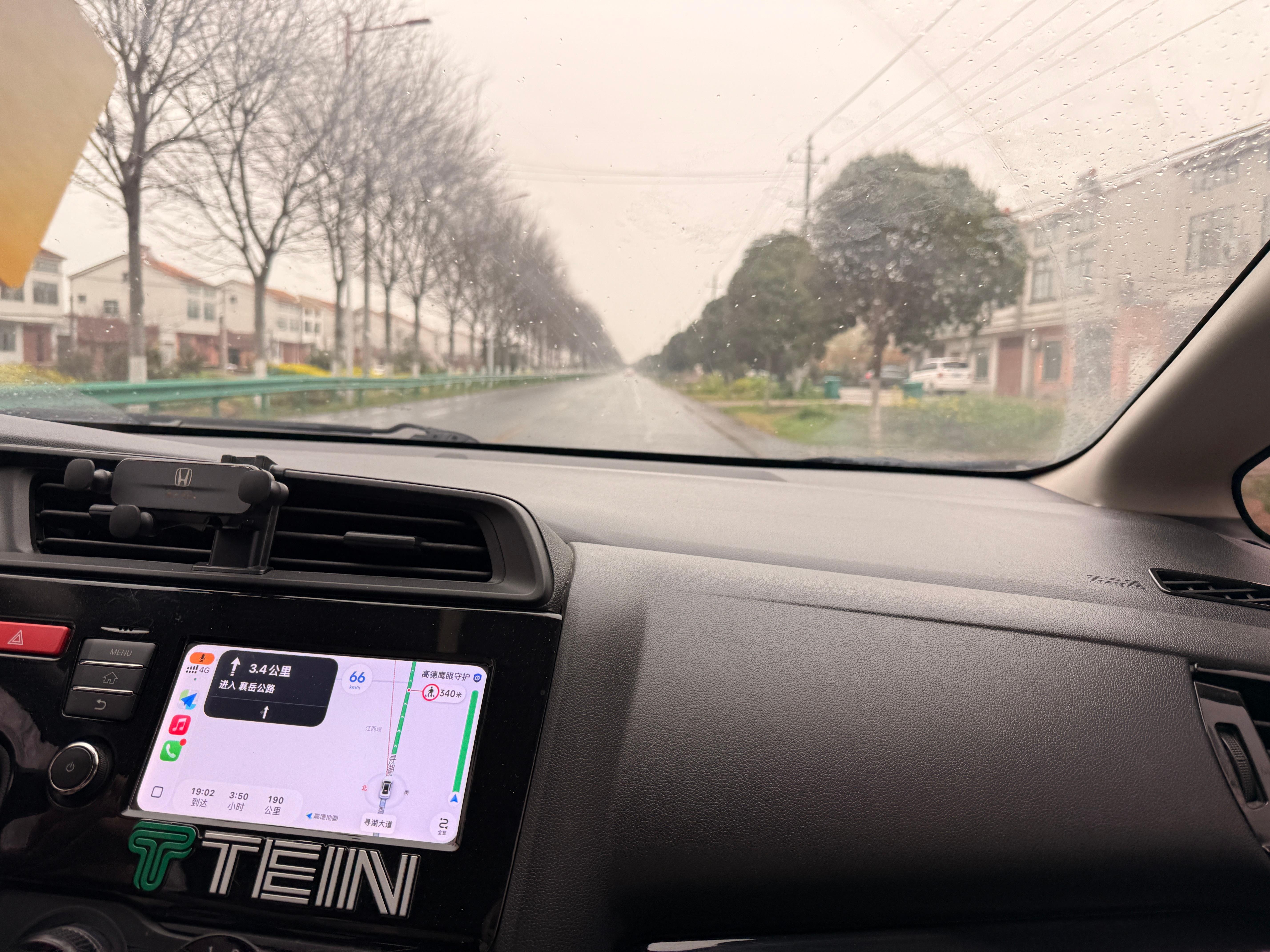 高速堵车小孩举看到的都发财牌子高速太堵了我直接全程国道高速堵回去四个半小时国道四