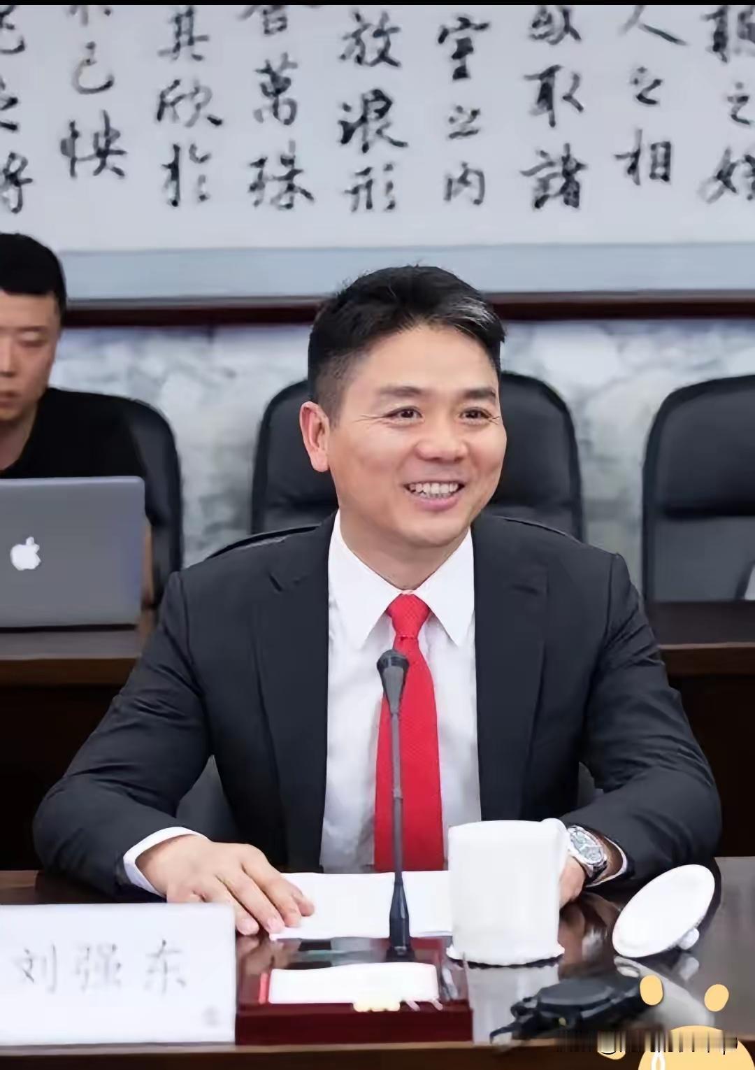 2026年消费情况真是让人捉摸不透。县城里月薪三四千的人，夜宵奶茶随便造，买名牌