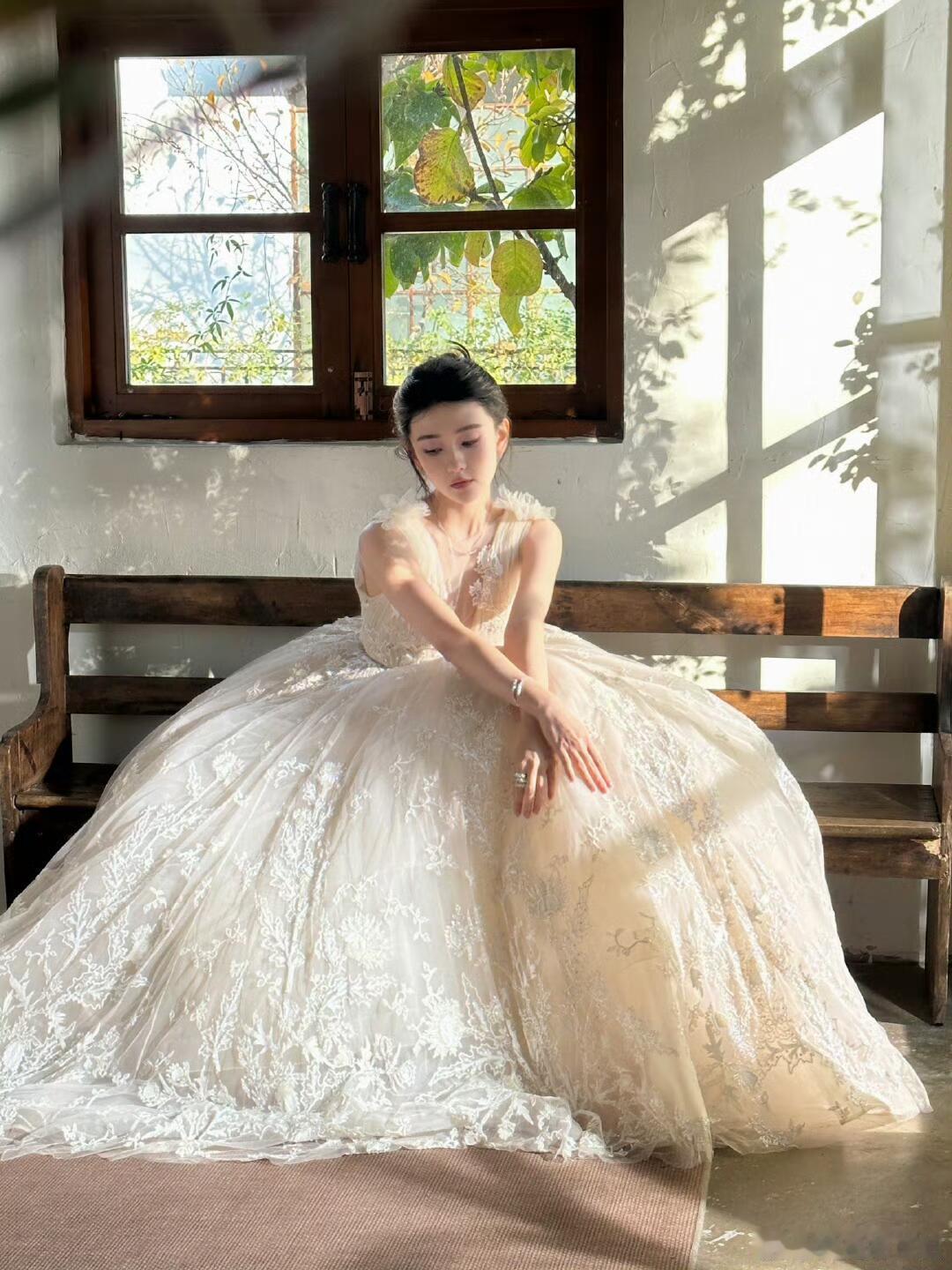 梁洁看得出她是公主此女好像在发光 ​​​