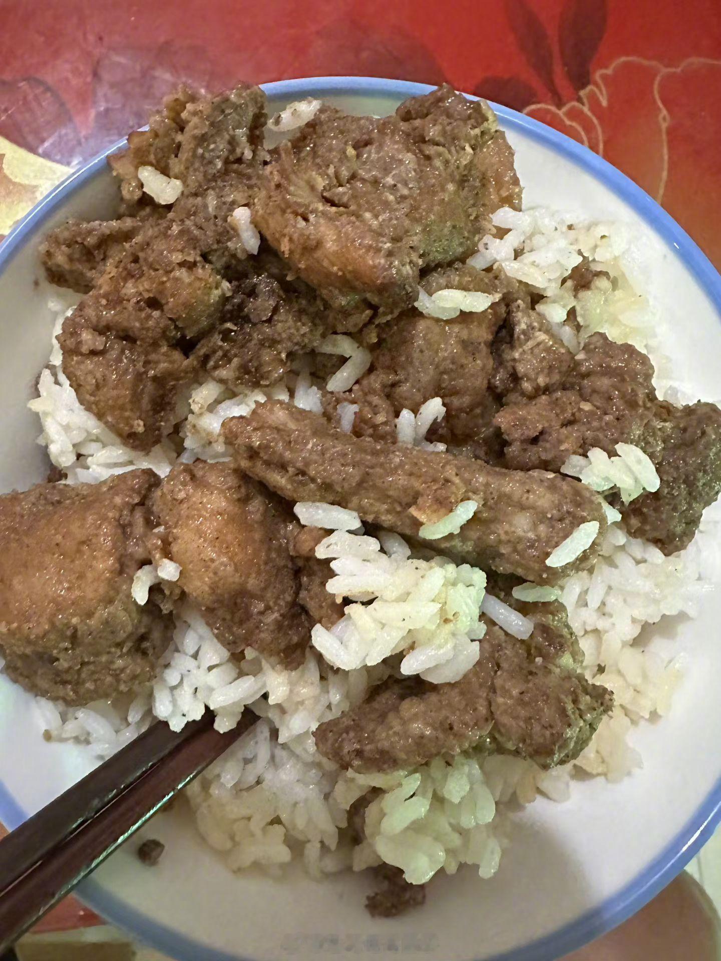 从新疆办完游学路过西安老家，回老家看望父母，吃吃爸妈做的饭，吃吃爸妈种的菜，物质