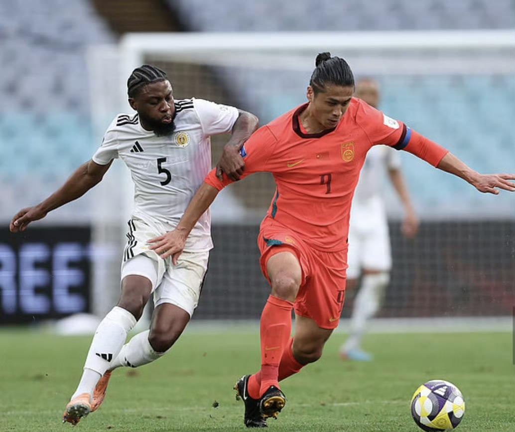 看国足比赛，还能学习一下地理知识，认识一下库拉索，这是一个人口仅15万人的小岛国