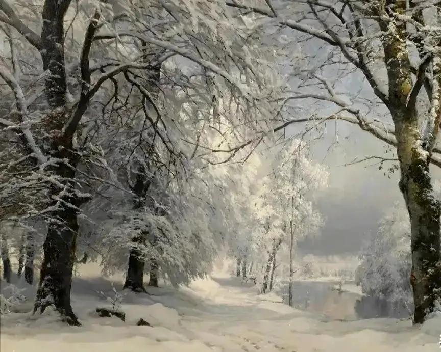 他的画，从不用浓烈的色彩惊扰冰雪，只以深浅交织的灰与纯粹的白，织就一场关于寂静的
