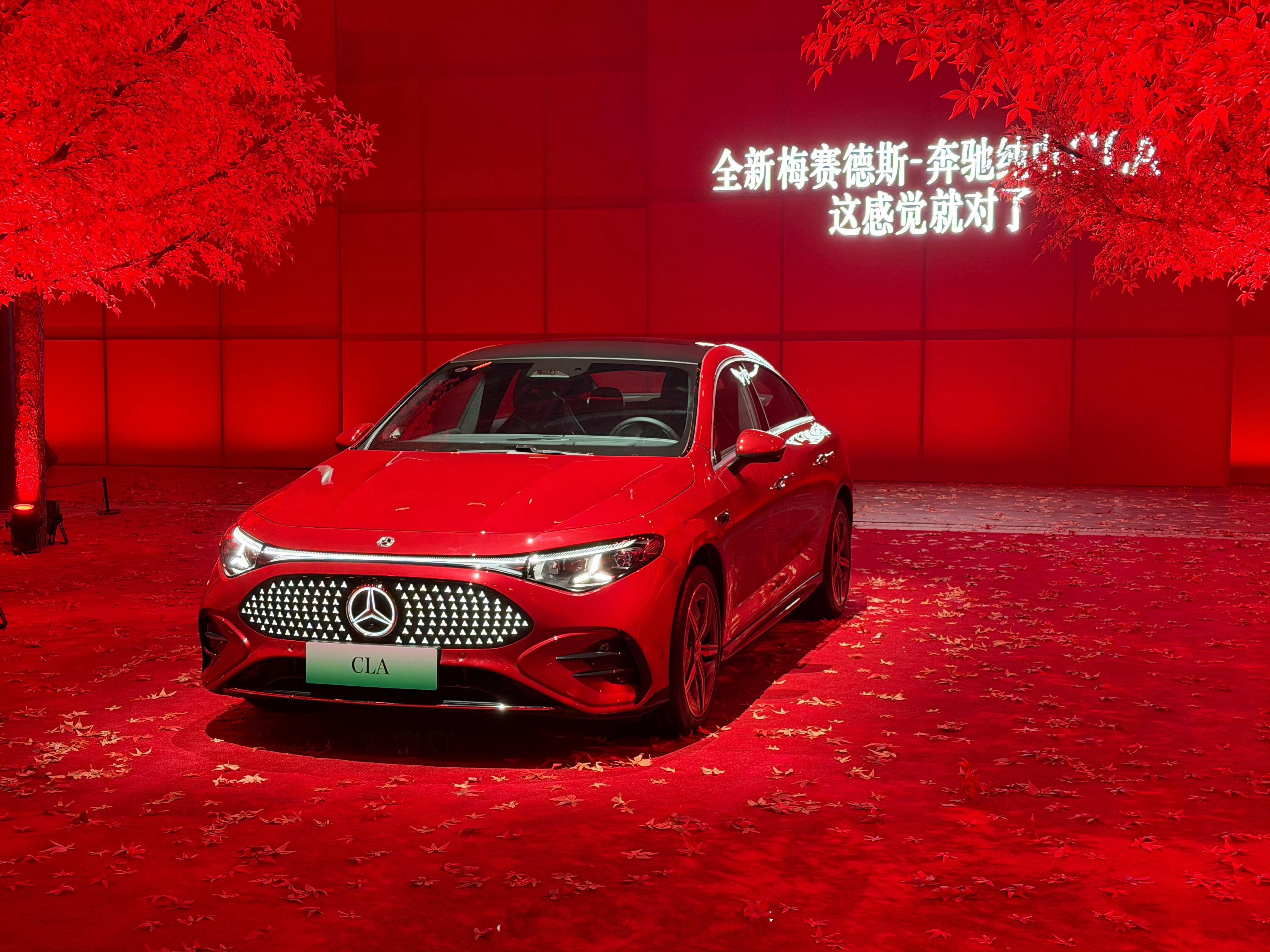 到底什么是新豪华车 说到新豪华车，我倒觉得它像一杯升级版的珍珠奶茶——甜度可以自