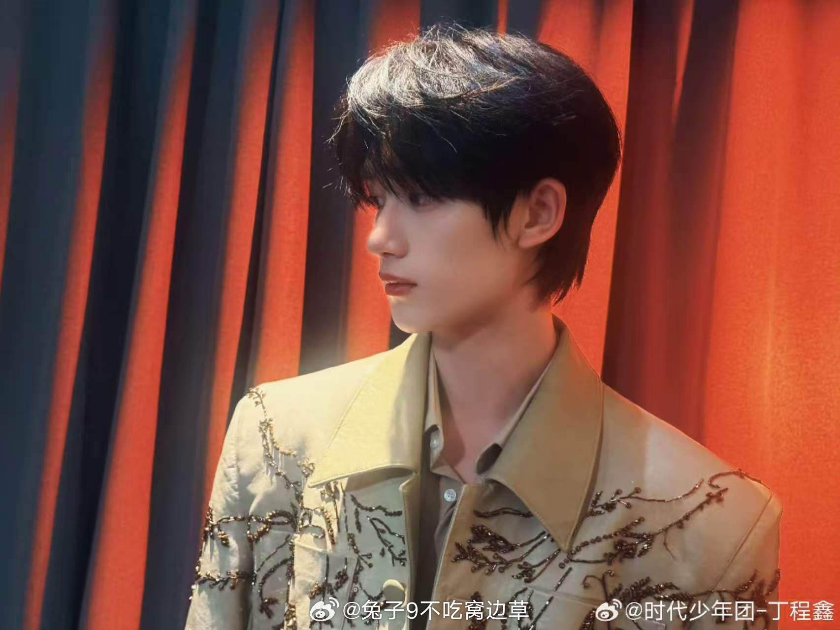 丁程鑫肱二头肌和脸一样大孙千让丁程鑫搜李飞的身开始推理吧 丁程鑫脸和肌肉反差感太