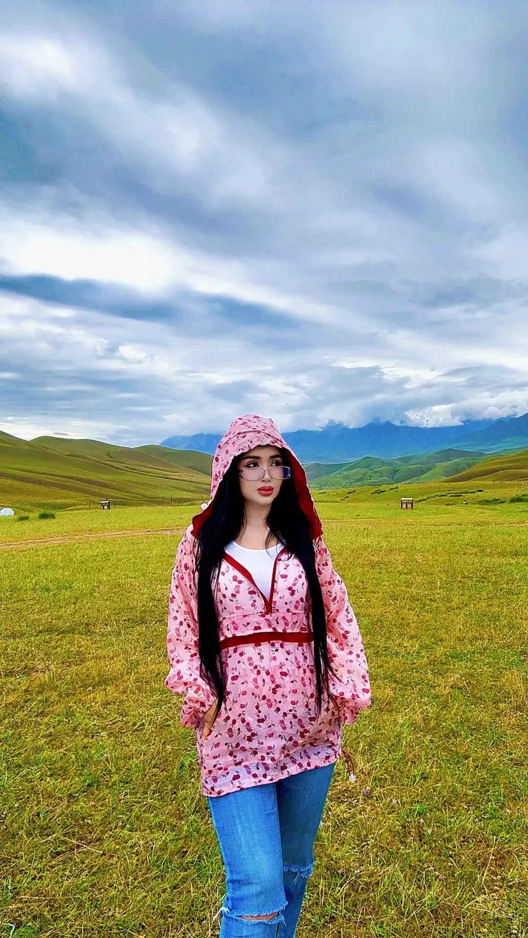 بارچە مىھرىڭنى بۈگۈنگە  بەرگىن   ، ...