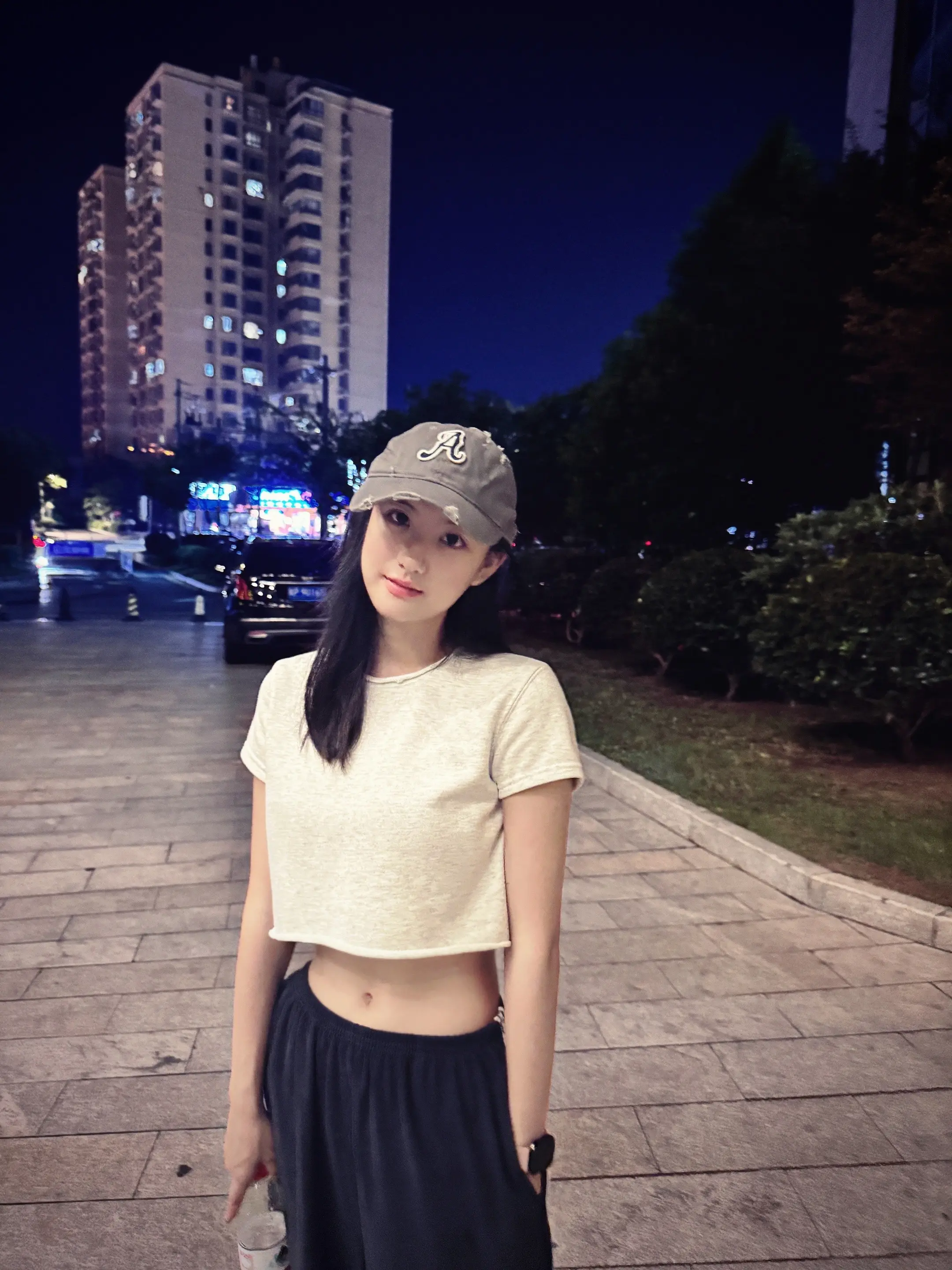 在这圆圆的世界里 有棱有角地生活