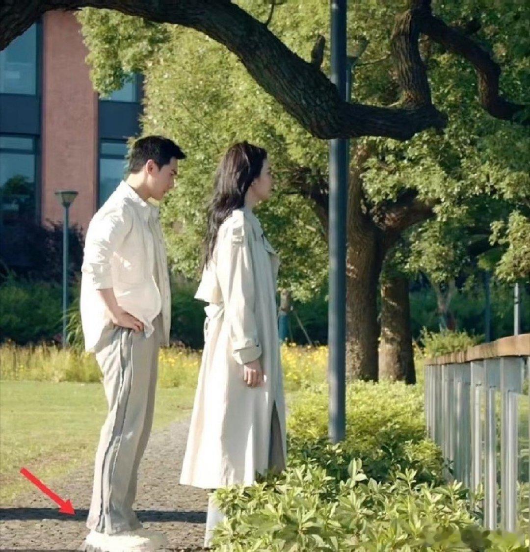 杨洋和王楚然两个人的同框[开摆][开摆][开摆]也是难为杨洋这个增高鞋了 ​​​