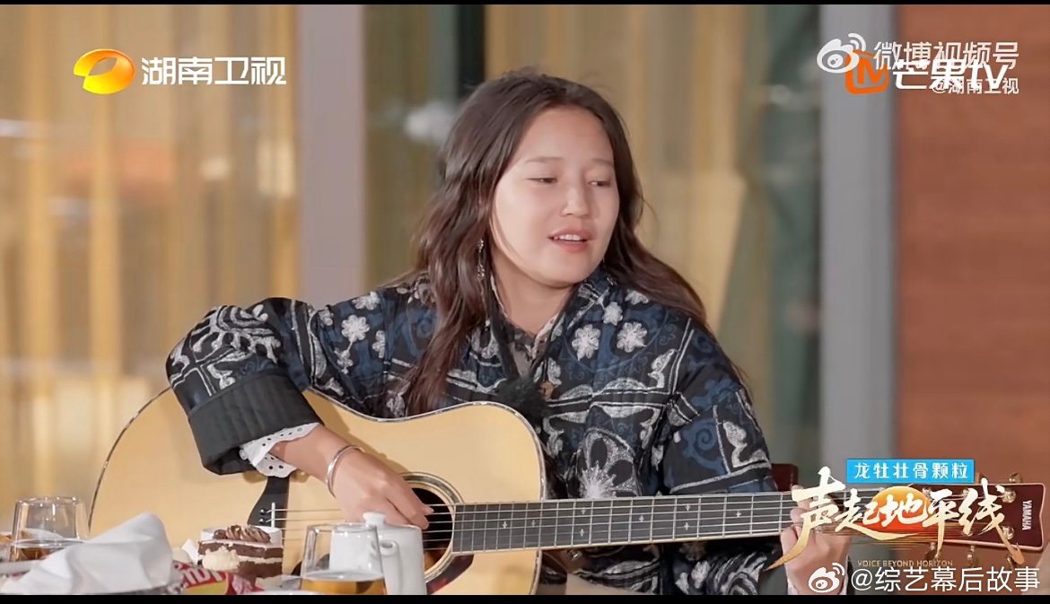 音综最具活人感的群像 努尔乔尔蓬的即兴旋律遇上全员默契填词，无彩排的创作瞬间，鲜