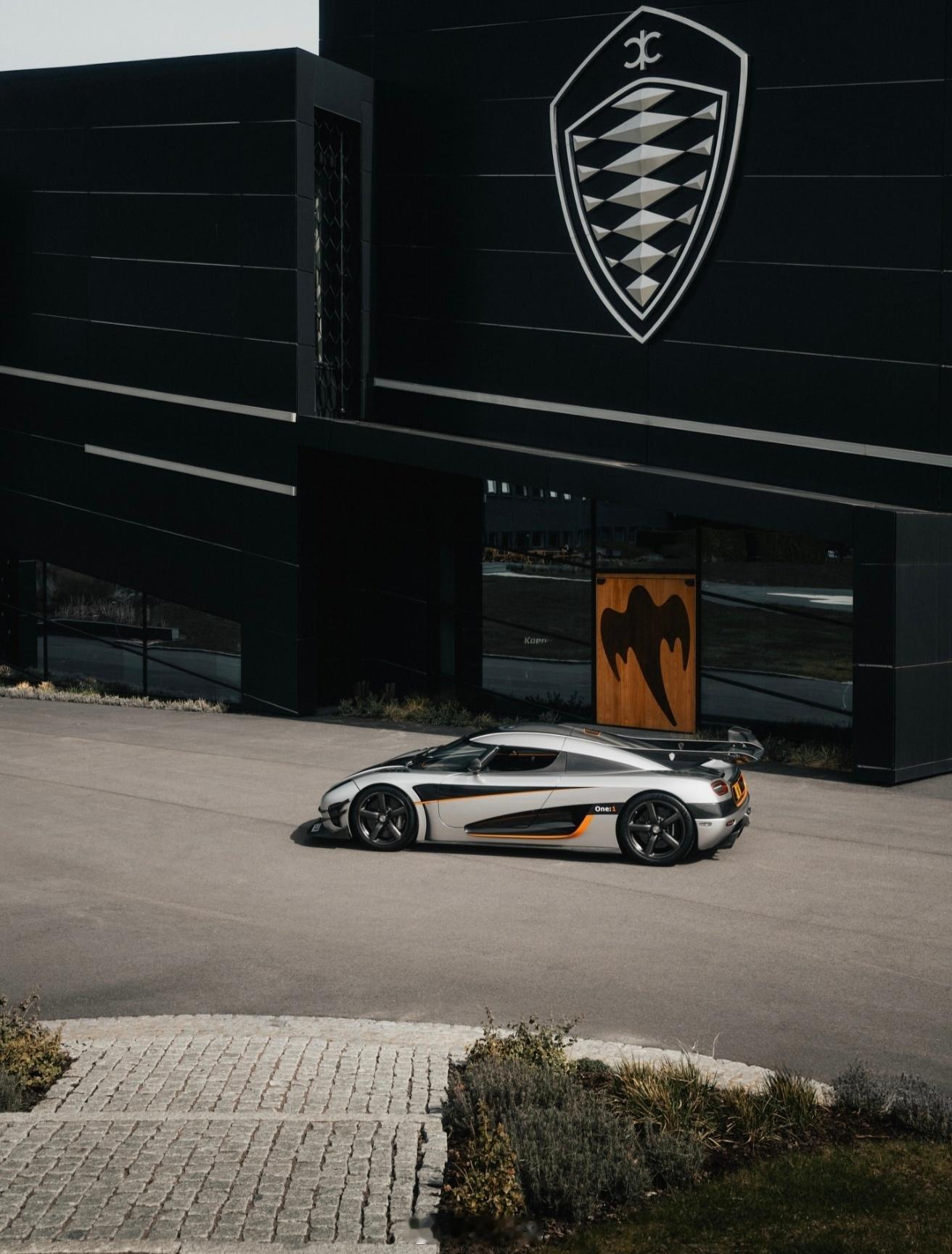 跑车大v聊车 柯尼塞格2014年推出One:1，以1360马力对应1360公斤整