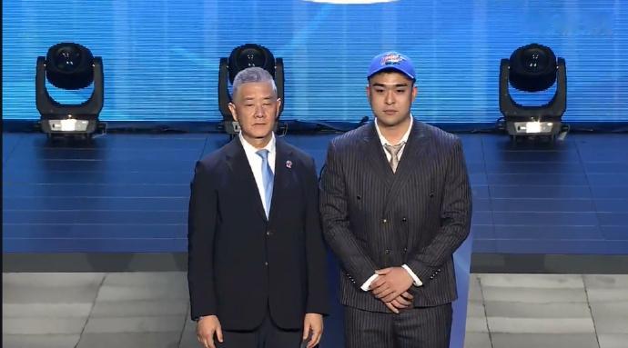 四川男篮第四个选中的是原四川青年队的张桂川。走出来又没走出来，祝福孩子吧！！20