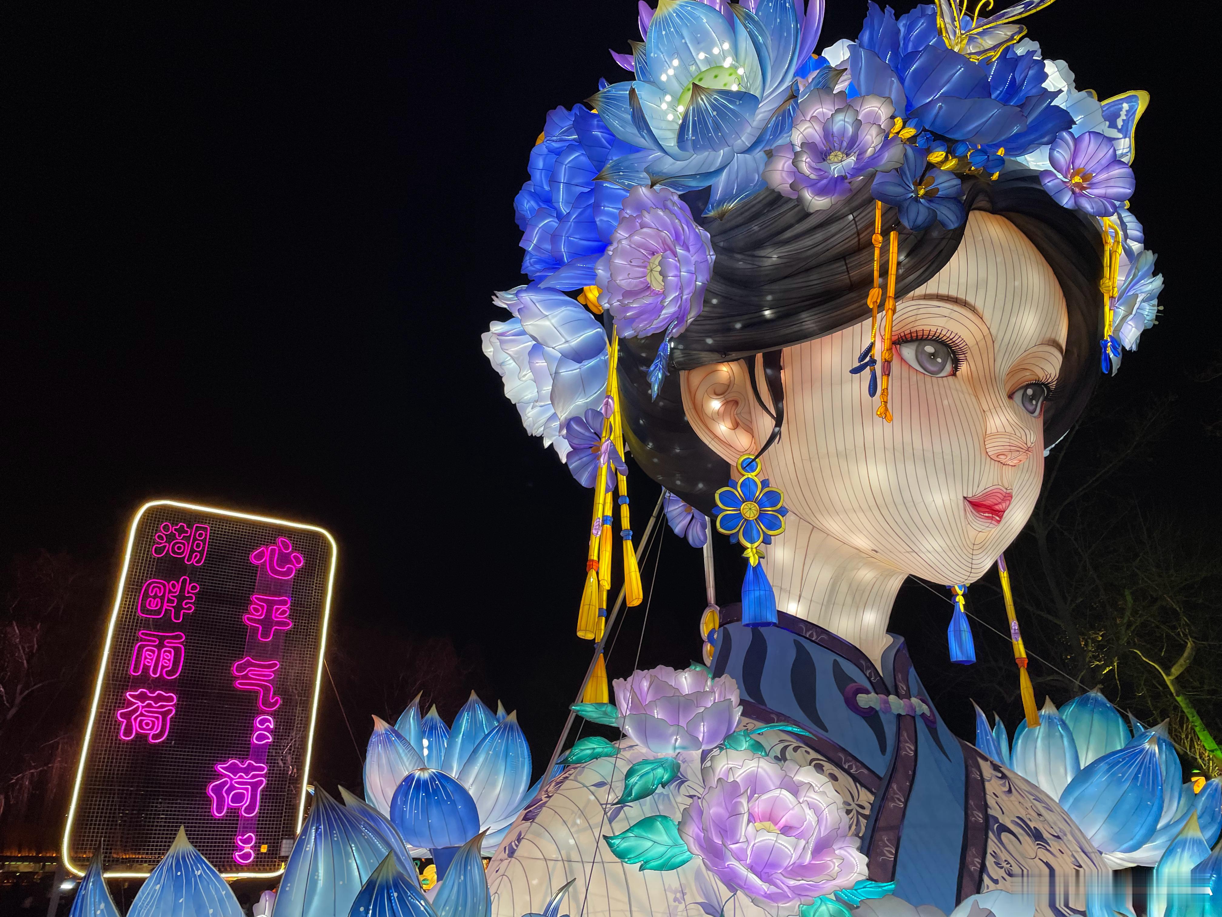 一张图证明我来过这里 心平气“荷”湖畔夏雨荷人真不少  