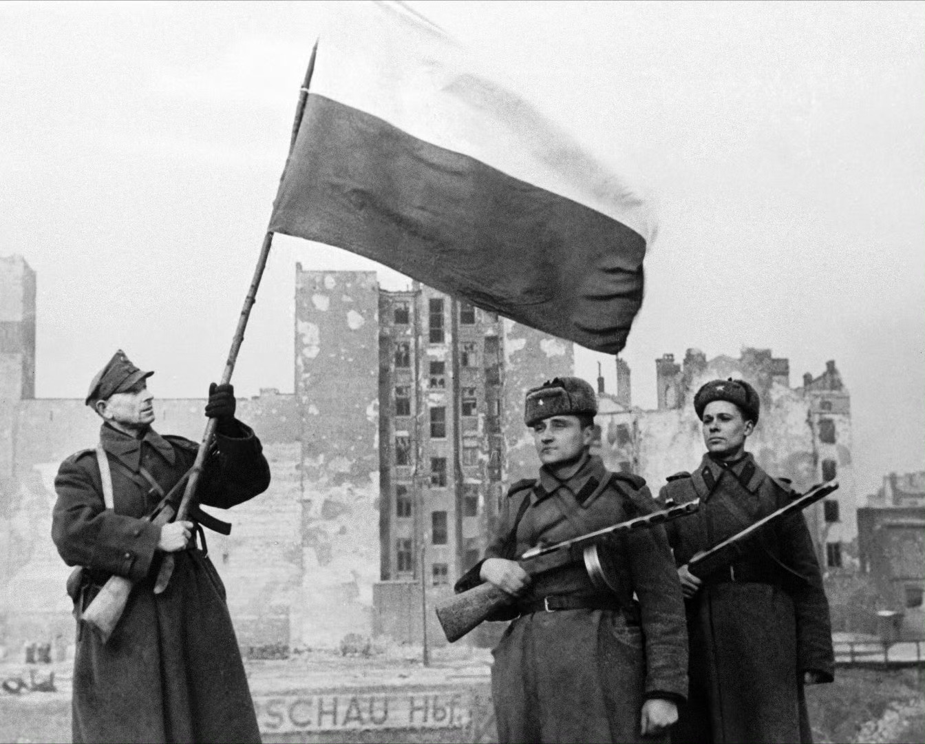 🔴 1943年10月12日，在列尼诺附近，由苏联协叻组建的波兰“科希丘什科”第