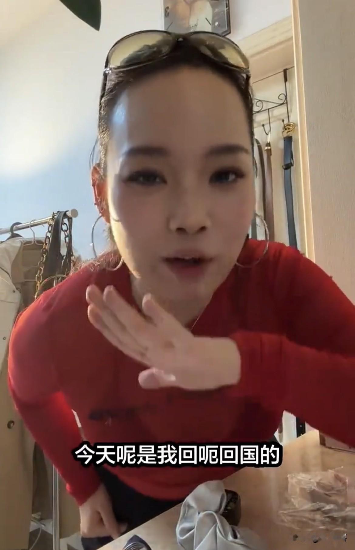 【女孩无语称从国外回来被亲戚朋友说衣着太暴露】
一名女博主在视频中表示，她刚从国