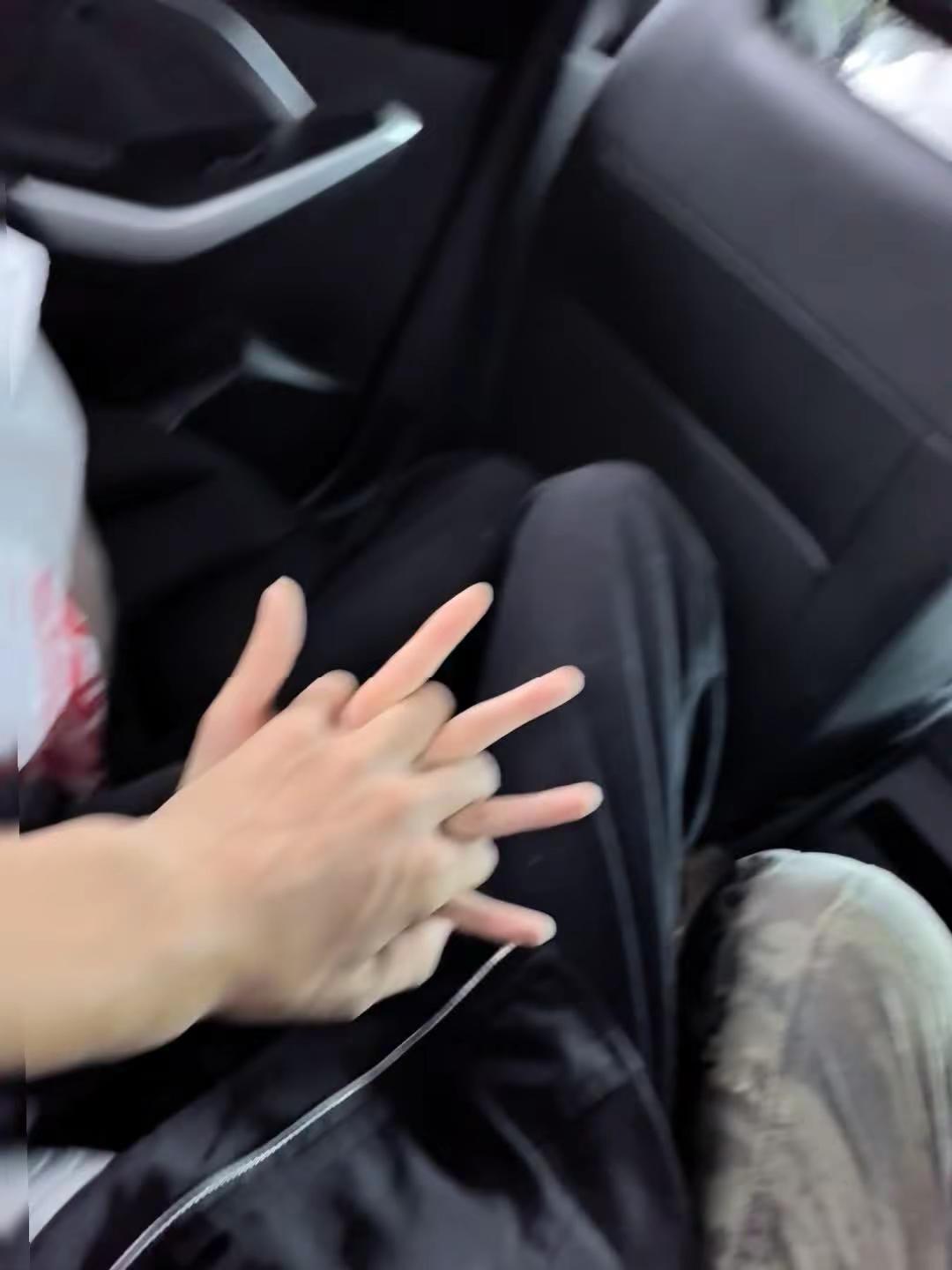 向许愿池许愿的时候，人们看到的是自己的倒影大一新生